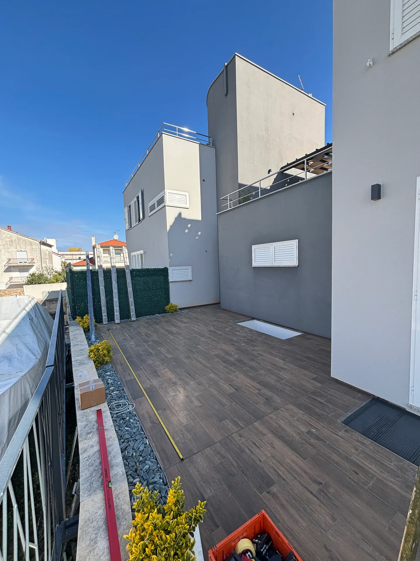 PergoMaxx pergola — instalacija na terasi obiteljske kuće