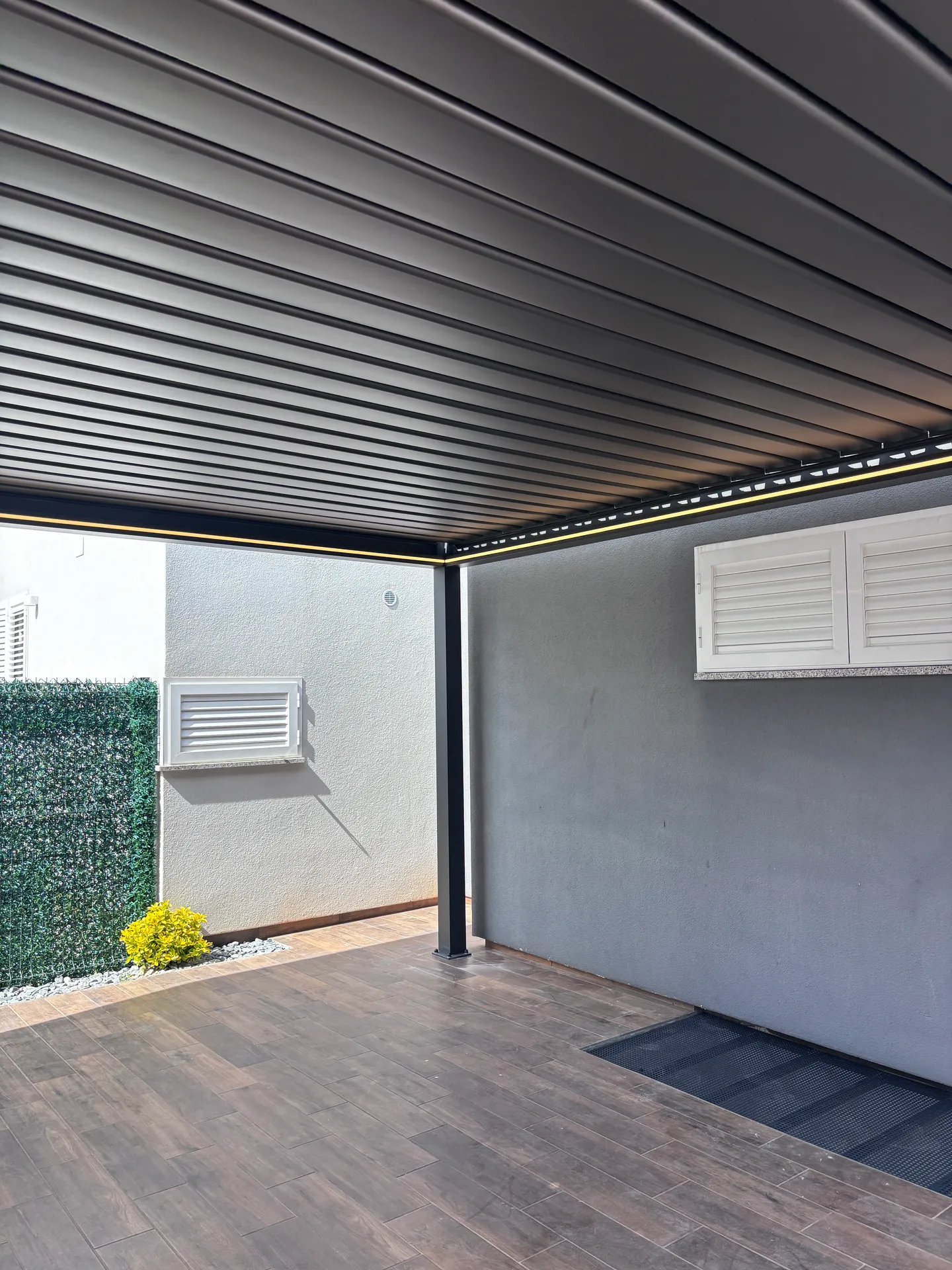 PergoMaxx aluminijska pergola — produženi vanjski prostor