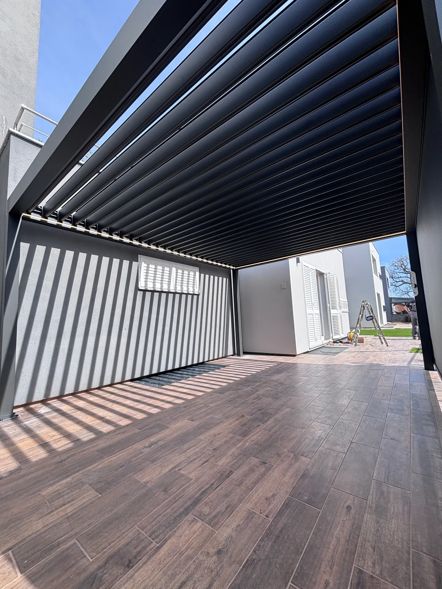 PergoMaxx Motion pergola — detalj profila i završne obrade